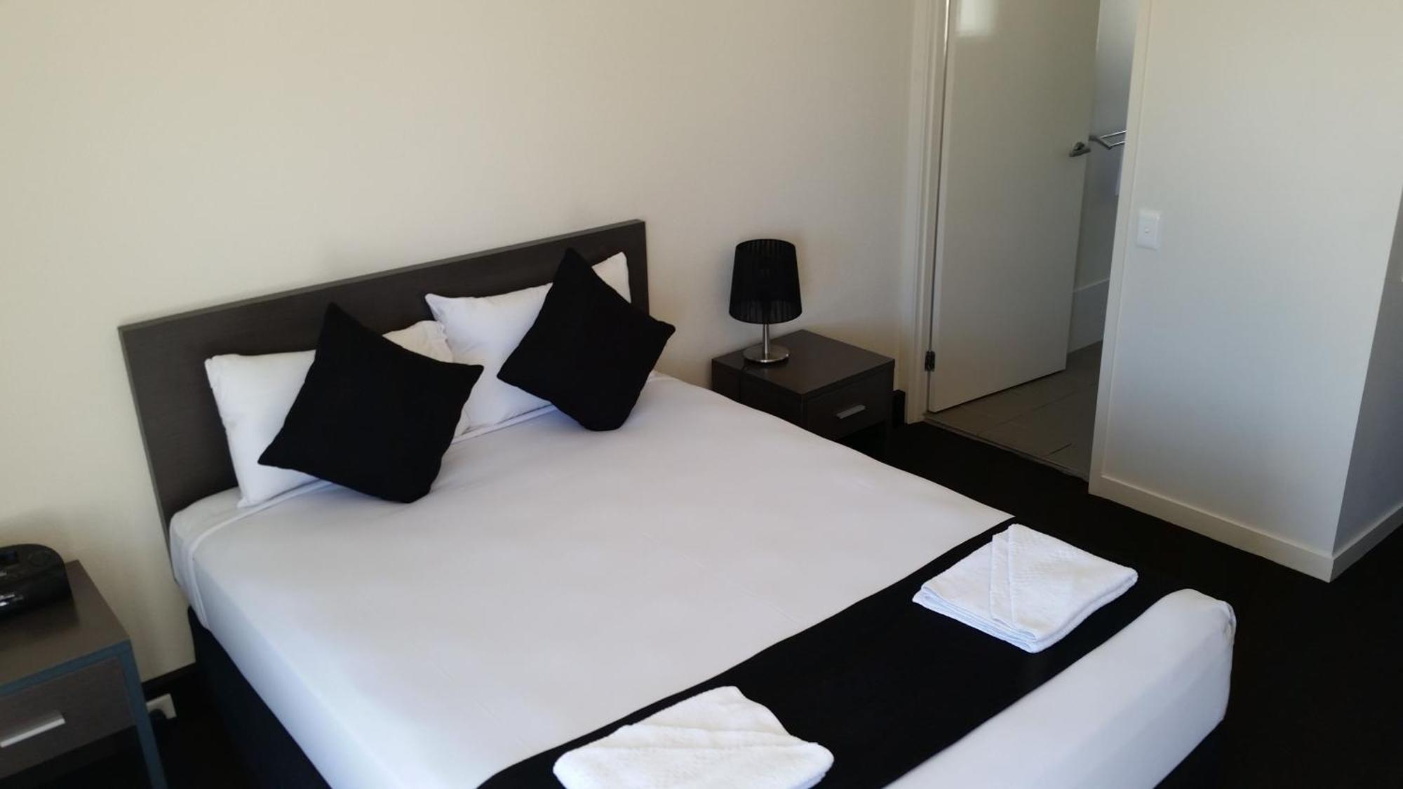 Dooleys Tavern And Motel Capella Buitenkant foto