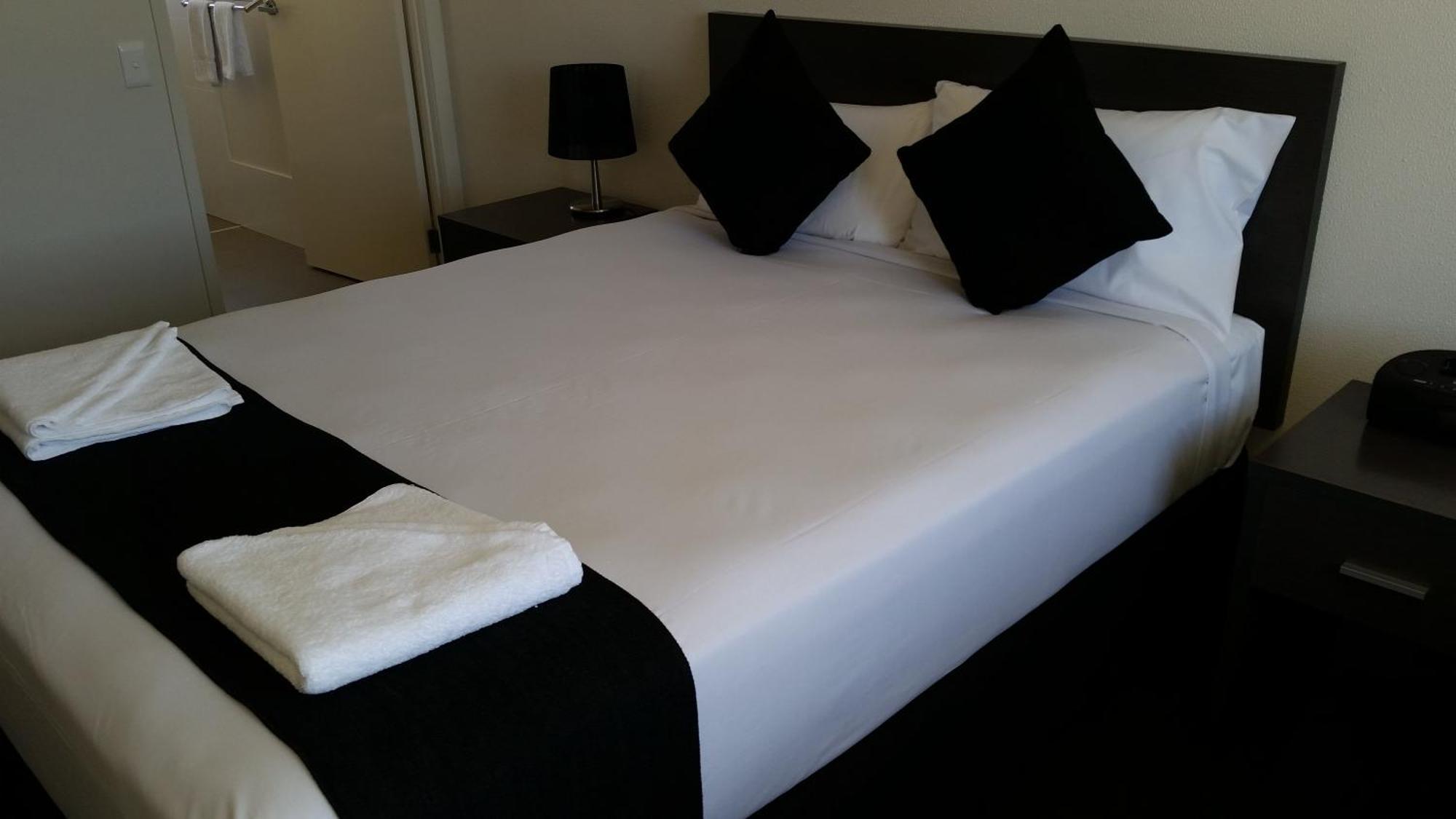 Dooleys Tavern And Motel Capella Buitenkant foto
