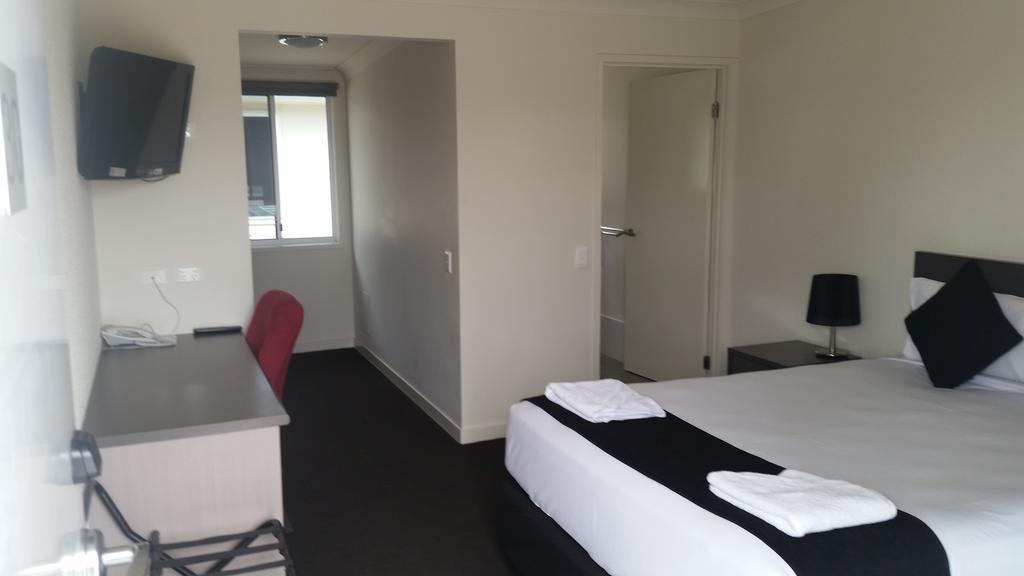 Dooleys Tavern And Motel Capella Buitenkant foto