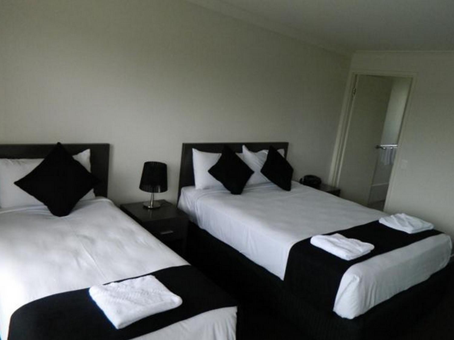 Dooleys Tavern And Motel Capella Buitenkant foto
